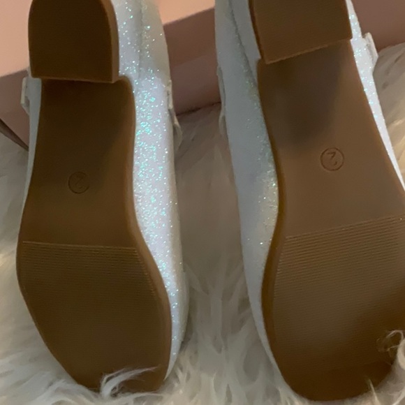 White Glitter Lace Flats with Bow And Pearl Detail - Picture 5 of 8